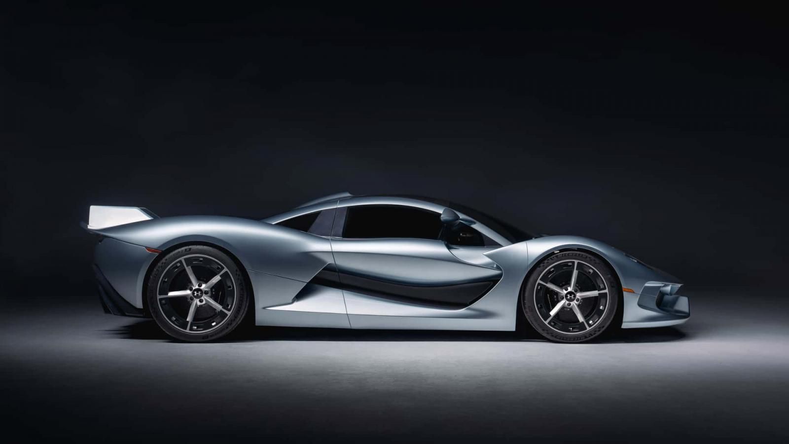 Το Hennessey Blackbird επαναφέρει το χειροκίνητο κιβώτιο στα hypercars